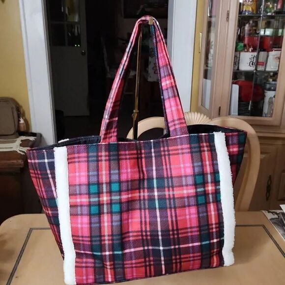 Victoria Secret red plaid holiday tote limited edition 2022 - Picture 2 of 6